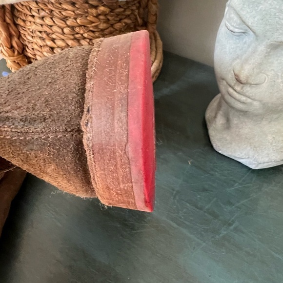 Cole Haan men’s 10 brown suede Chelsea short boot. - Picture 11 of 13